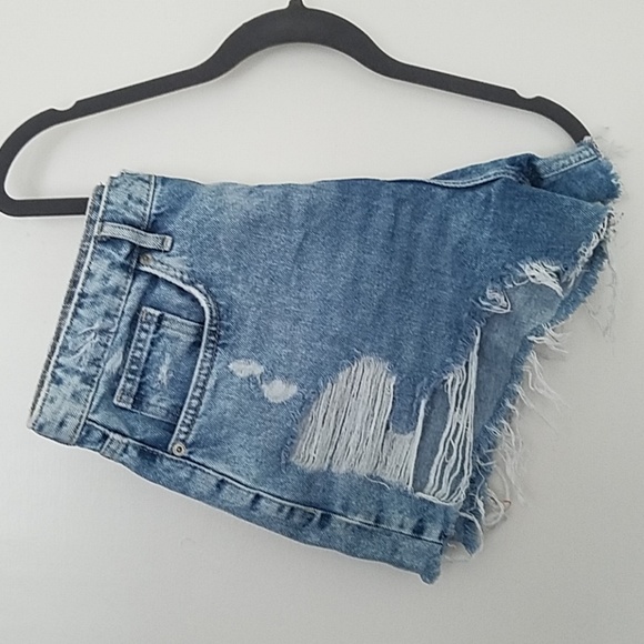 Forever 21 Pants - 💗 f21 distressed  denim shorts